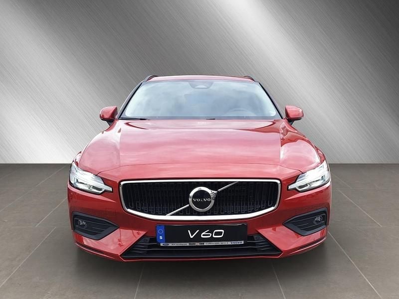 Gebraucht Volvo V60 Core 197 PS (144 kW) 2024 Rot metallic Kombi