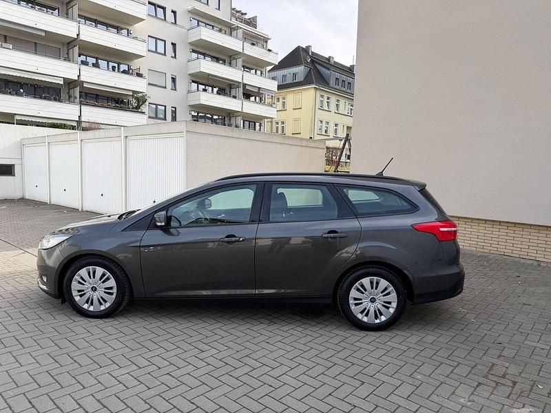 Gebraucht Ford Focus 125 PS (91 kW) 2017 Grau Kombi