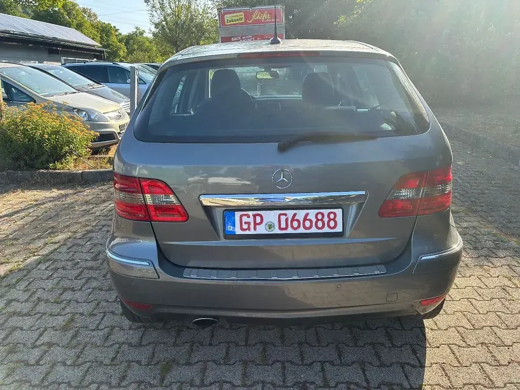 Gebraucht Mercedes B180 Sport 109 PS (80 kW) 2011 Grau Kleinwagen