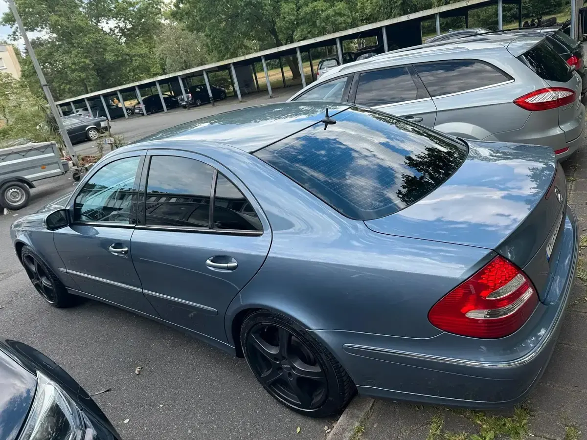 Gebraucht Mercedes E320 Avantgarde 225 PS (165 kW) 2003 Blau Limousine