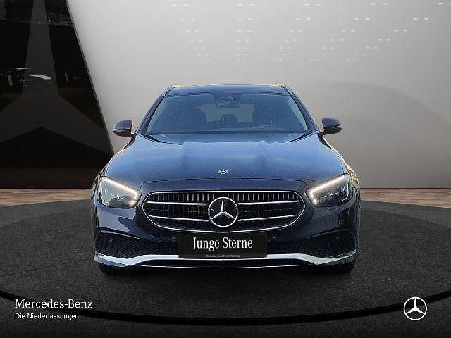 Blau Gebraucht 2023 Mercedes E220 Avantgarde Limousine | 41.890 € (Fairer Preis) - Bild 1/4