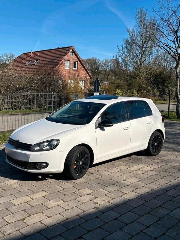 Gebraucht VW Golf VI 122 PS (89 kW) 2011 Weiß Kleinwagen