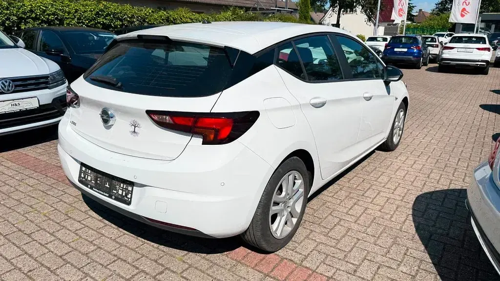 Gebraucht Opel Astra Edition 110 PS (80 kW) 2021 Schneeweiss/summitwhite/arctic Limousine