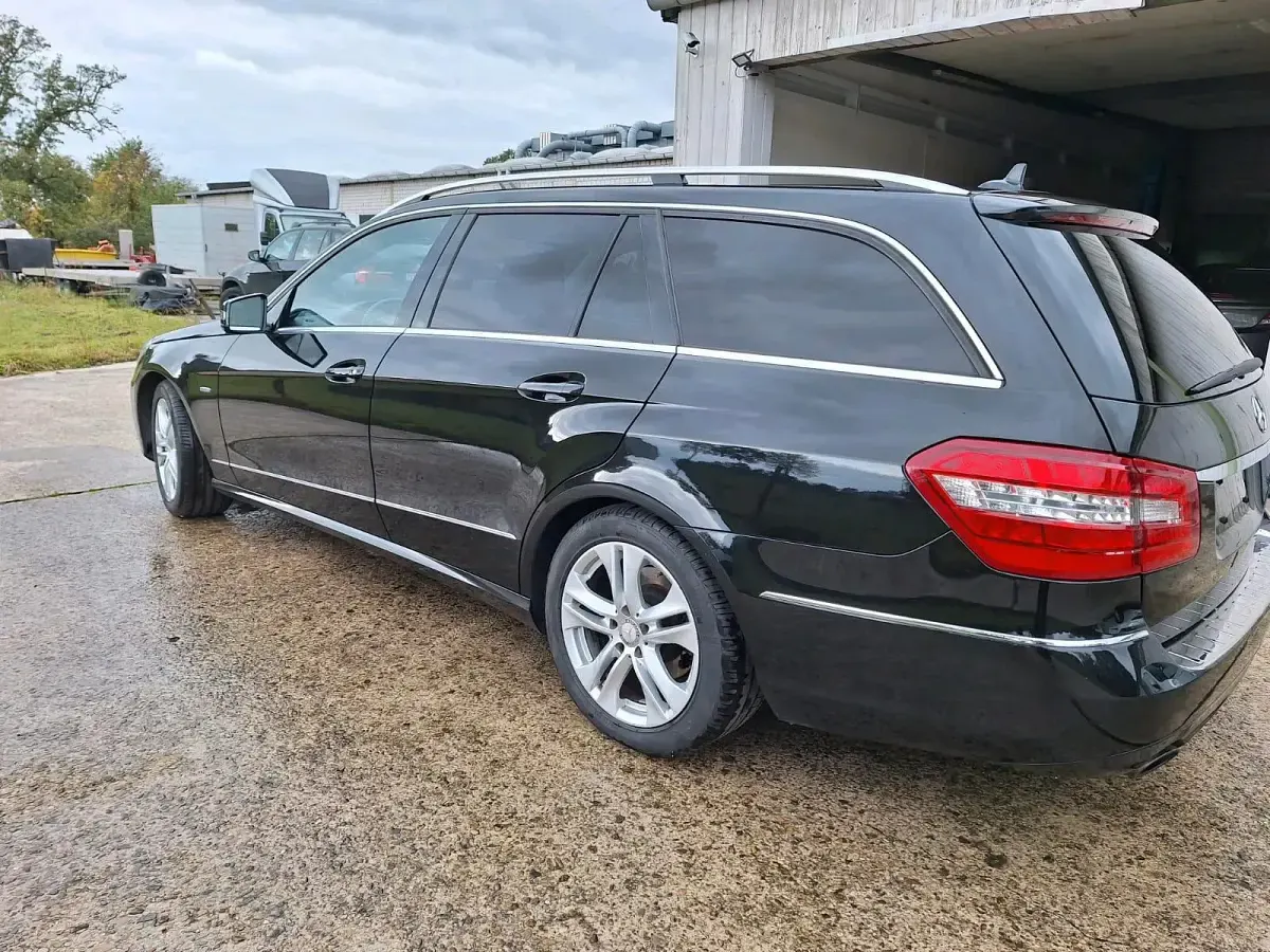 Usata Mercedes E200 184 CV (135 kW) 2011 Nero Station wagon