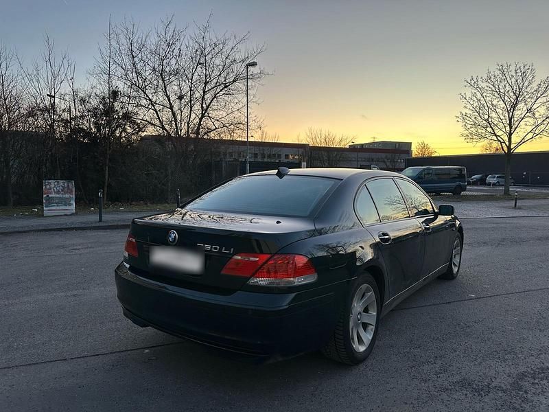 Gebraucht BMW 750L Comfort Edition 367 PS (269 kW) 2008 Blau Limousine