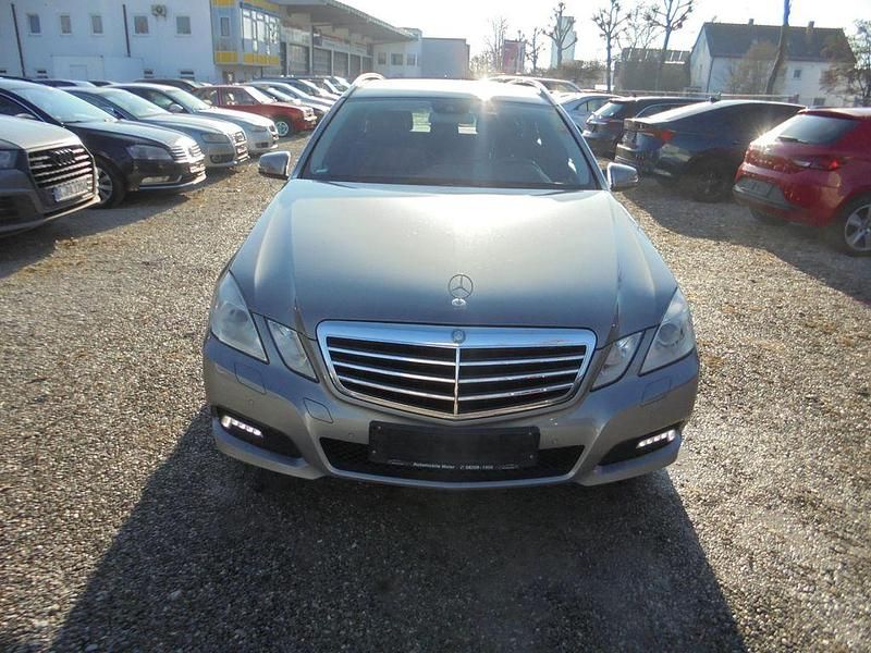 Gebraucht Mercedes E250 Avantgarde 204 PS (150 kW) 2010 Silber Kombi