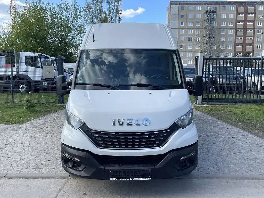 Używany Iveco Daily 156 KM (114 kW) 2021 Biały Van