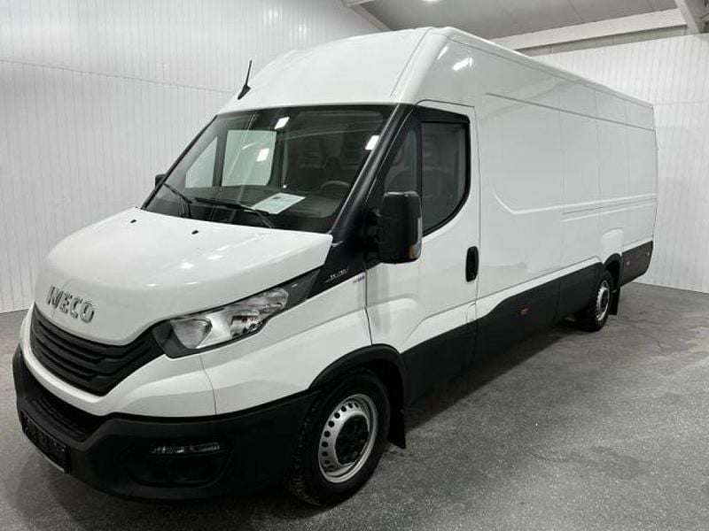Weiss (bianco ic 194) Gebraucht 2023 Iveco Daily Van | 24.990 € (Guter Preis) - Bild 1/4