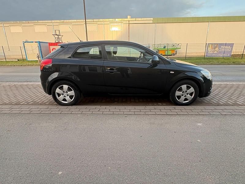 Gebraucht Kia ProCeed LX 126 PS (92 kW) 2008 Schwarz Kleinwagen