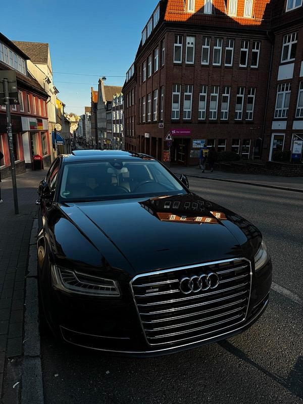 Braun Gebraucht 2014 Audi A8 Comfort Limousine | 21.999 € (Fairer Preis) - Bild 1/4