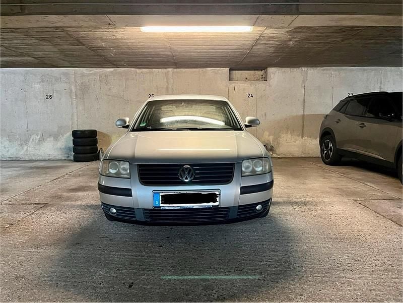 Silber Gebraucht 2004 VW Passat Limousine | 1.150 € (Superpreis) - Bild 1/4