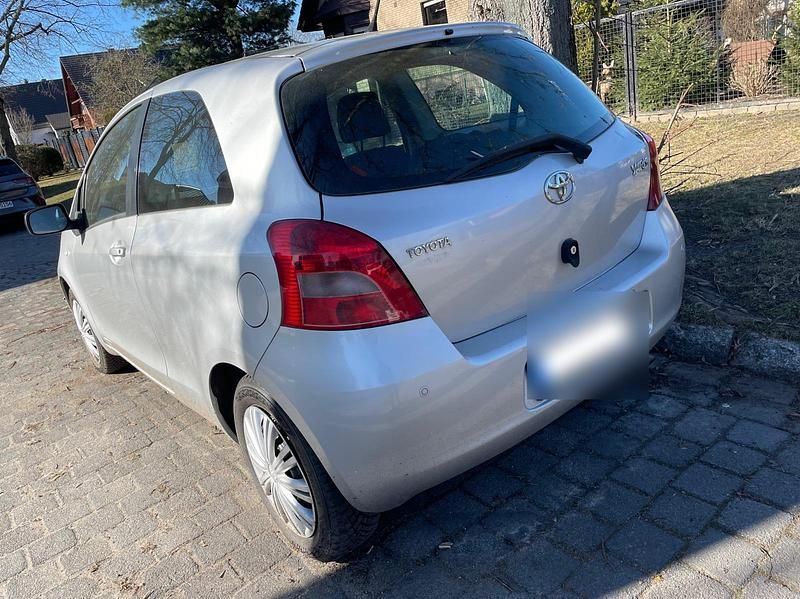 Gebraucht Toyota Yaris 87 PS (63 kW) 2006 Silber Kleinwagen