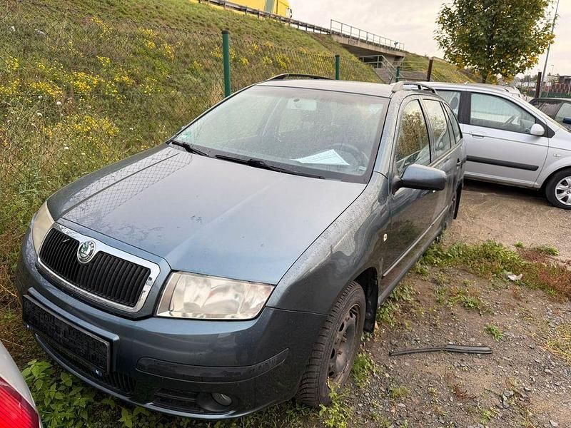 Grau Gebraucht 2004 Skoda Fabia Kleinwagen | 1.250 € (Fairer Preis) - Bild 1/4