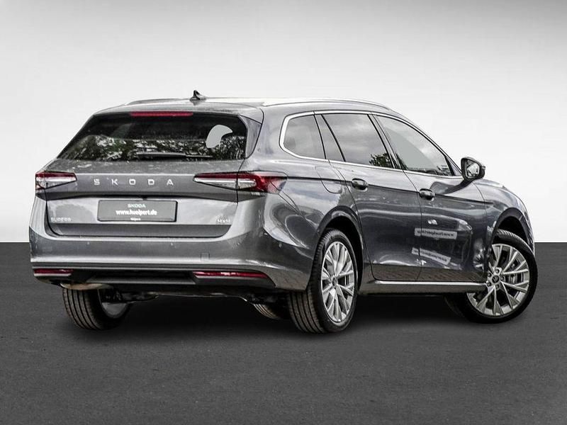 Gebraucht Skoda Superb Selection 193 PS (141 kW) 2025 Graphitegrau metallic Kombi