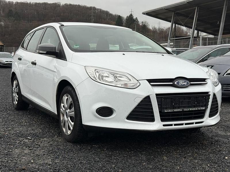 Gebraucht Ford Focus Ambiente 101 PS (74 kW) 2013 Weiß Kombi
