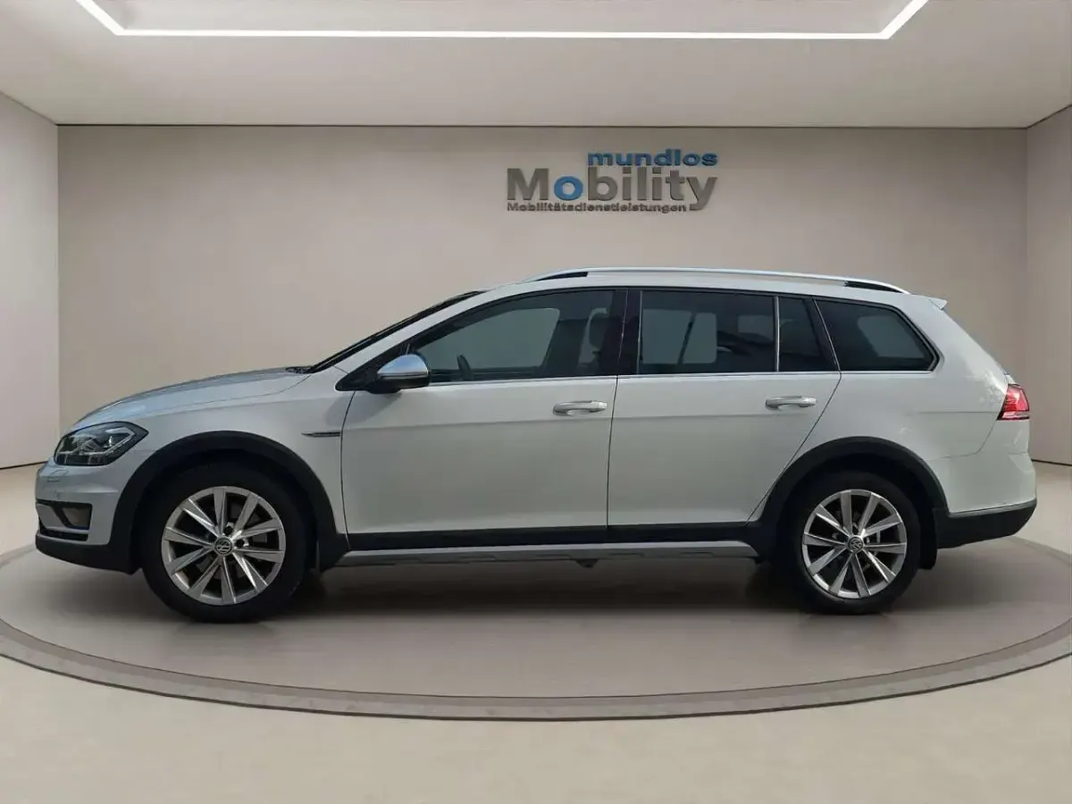 Gebraucht VW Golf Alltrack 184 PS (135 kW) 2020 Pure white Kombi