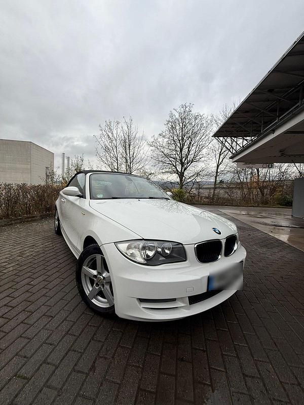 Weiß Gebraucht 2009 BMW 118 Cabriolet Cabrio | 7.400 € (Etwas zu teuer) - Bild 1/4