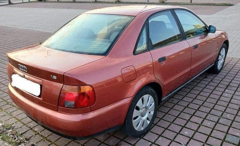 Second-hand Audi A4 101 CP (74 kW) 1995 Roșu Berlinǎ