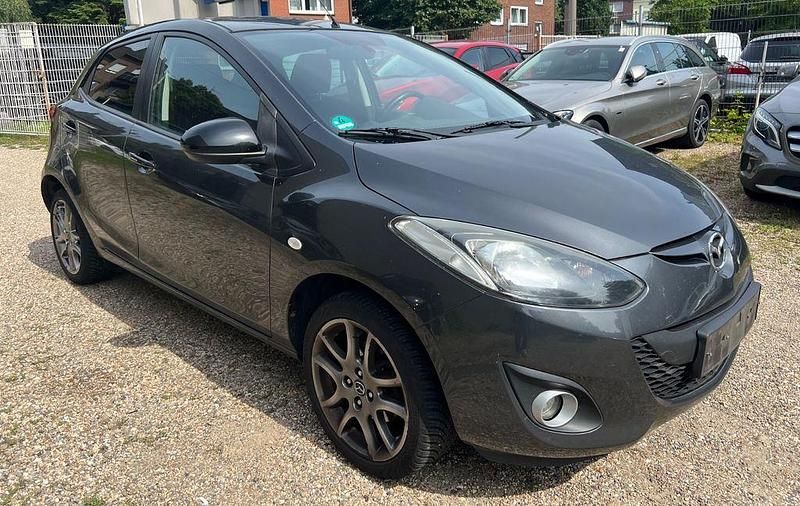 Schwarz Gebraucht 2013 Mazda 2 Kenko Limousine | 2.990 € (Superpreis) - Bild 1/4