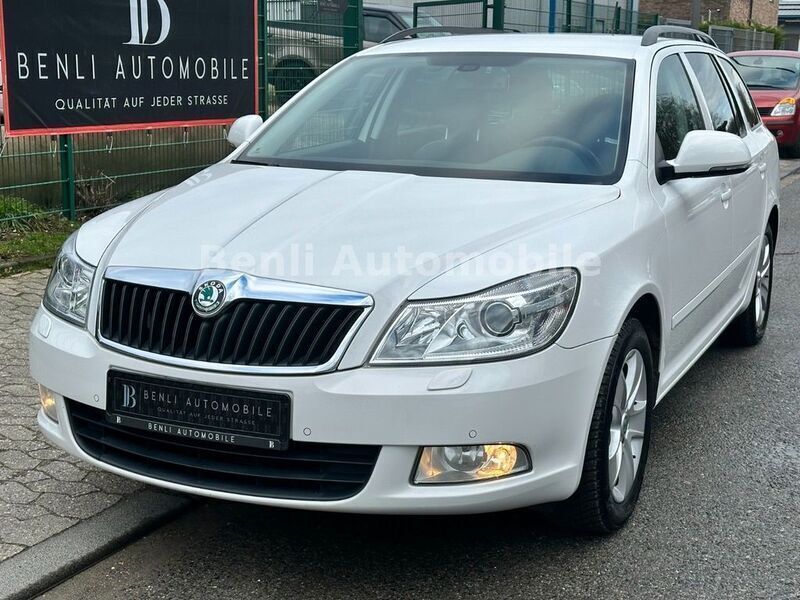 Weiß Gebraucht 2012 Skoda Octavia Elegance Kombi | 4.790 € (Guter Preis) - Bild 1/4