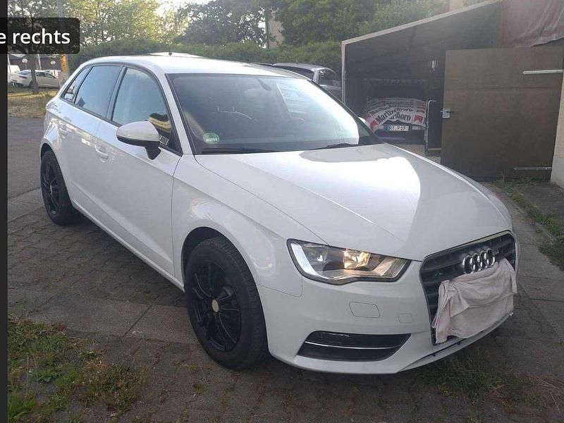 Weiß Gebraucht 2015 Audi A3 Sportback Kombi | 15.900 € (Fairer Preis) - Bild 1/4