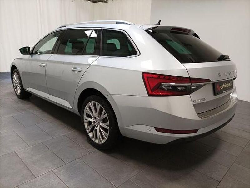 Gebraucht Skoda Superb Style 150 PS (110 kW) 2022 Silber Kombi