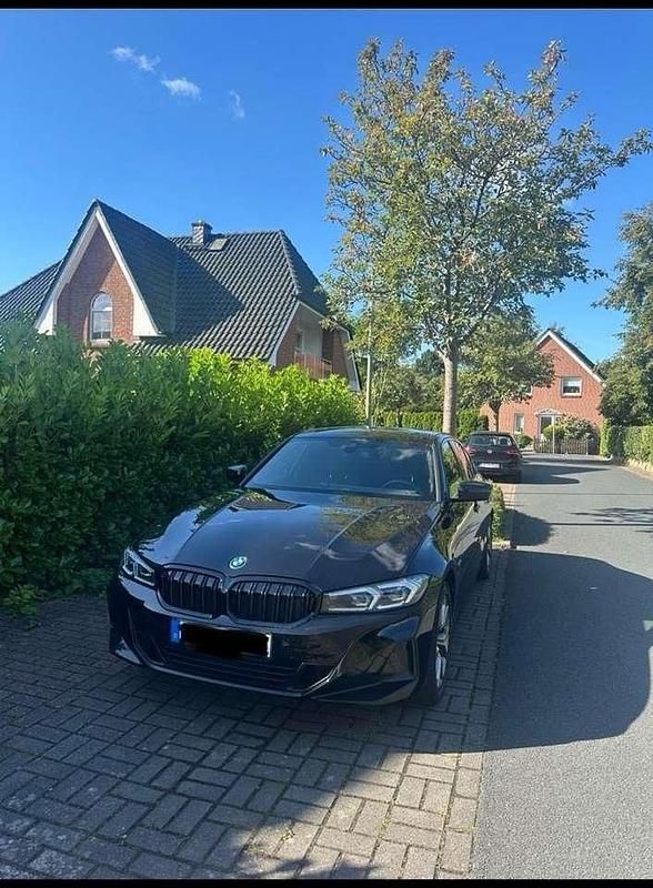 Gebraucht BMW 320e 163 PS (119 kW) 2022 Schwarz Limousine
