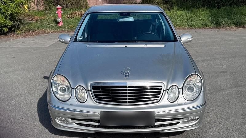 Second-hand Mercedes E220 150 CP (110 kW) 2004 Argintiu Berlinǎ