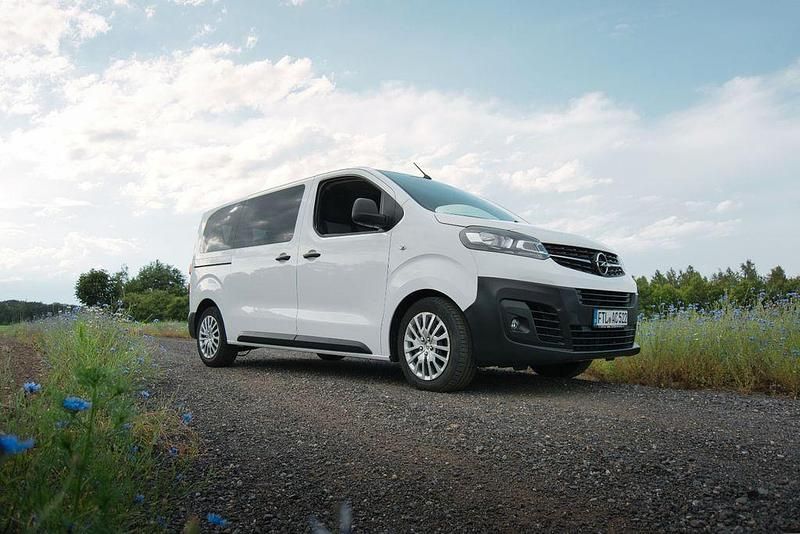 Weiß Gebraucht 2020 Opel Vivaro Van | 27.460 € (Teuer) - Bild 1/4