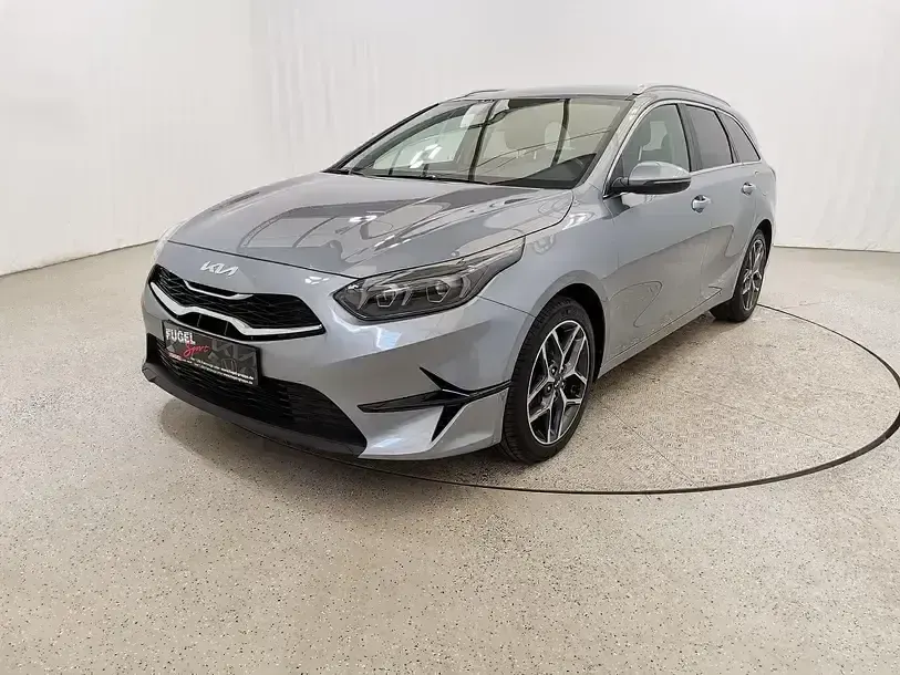 Gebraucht Kia Ceed Sportswagon 160 PS (117 kW) 2023 Lunar silber met. (css) Kombi