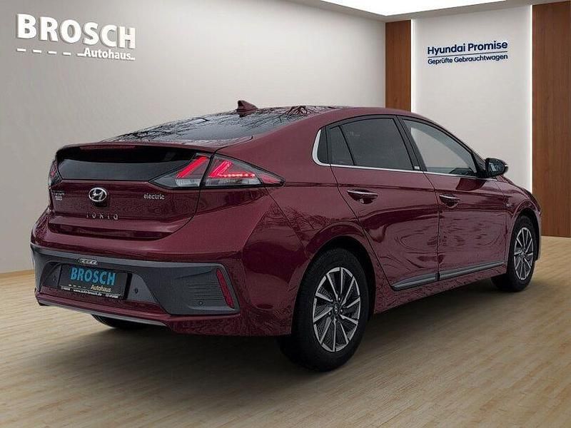 Gebraucht Hyundai Ioniq Style 100 kW (136 PS) 2021 Fiery red Kleinwagen