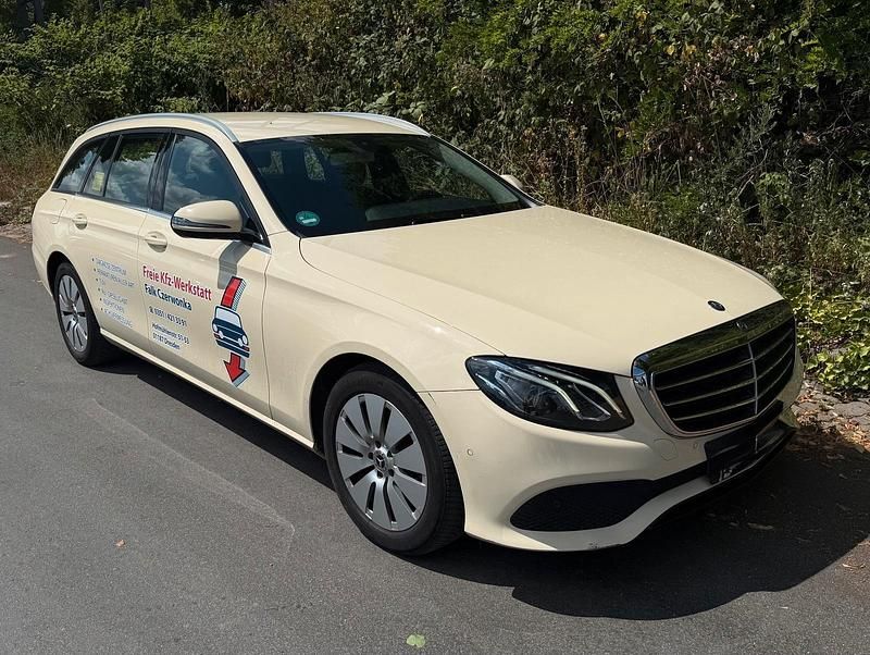 Gelb Gebraucht 2017 Mercedes 200 Kombi | 7.900 € - Bild 1/4