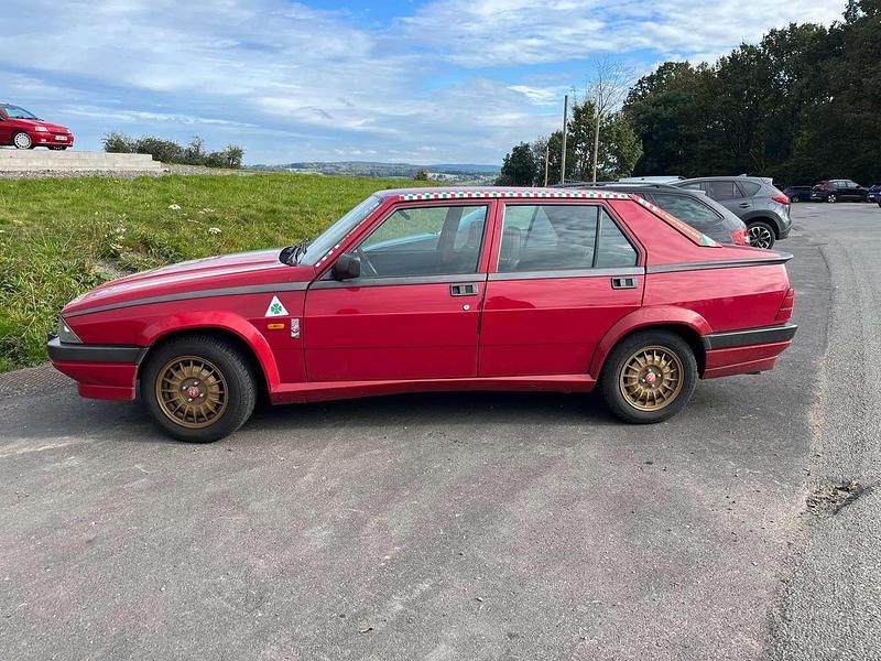 Gebraucht Alfa Romeo 75 110 PS (80 kW) 1992 Rot Limousine