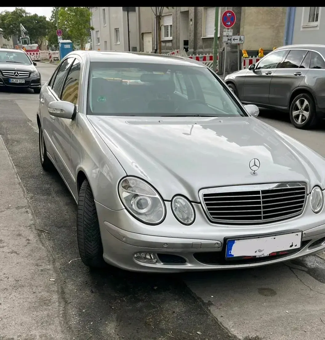 Gebraucht Mercedes E220 150 PS (110 kW) 2004 Silber Limousine