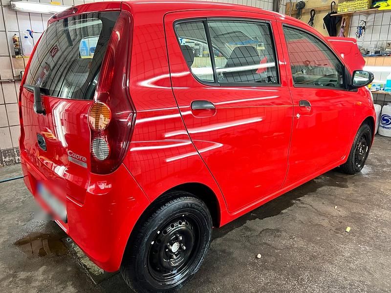 Rot Gebraucht 2009 Daihatsu Cuore Kleinwagen | 2.950 € (Fairer Preis) - Bild 1/4