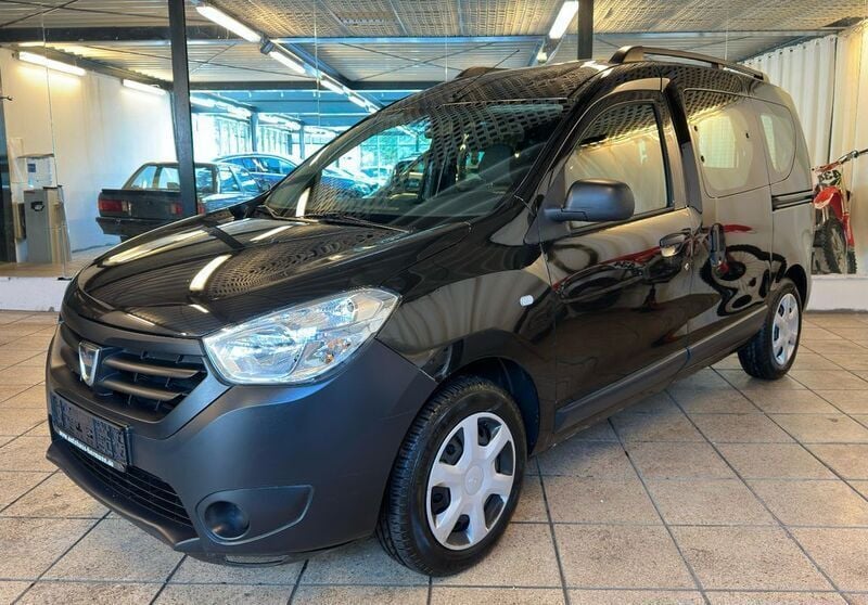 Schwarz Gebraucht 2015 Dacia Dokker Ambiance Van | 7.950 € (Guter Preis) - Bild 1/4