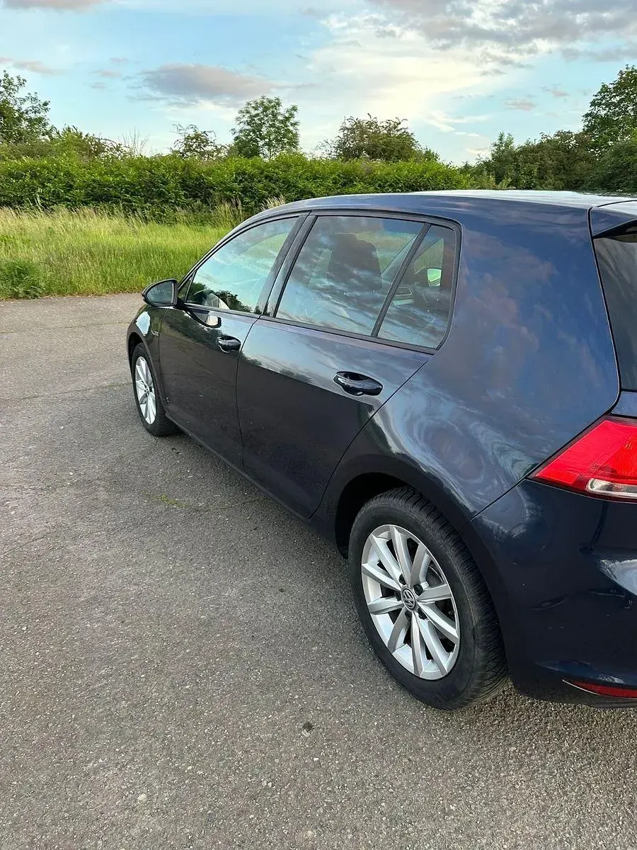 Gebraucht VW Golf VII LOUNGE 110 PS (80 kW) 2015 Blau Limousine