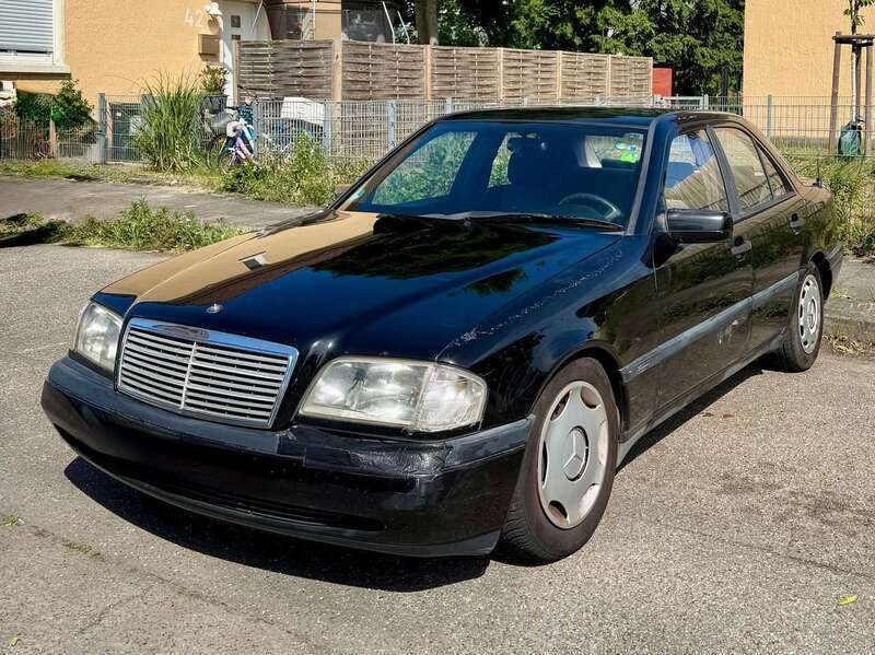 Schwarz Gebraucht 1995 Mercedes C180 Limousine | 1.790 € - Bild 1/4