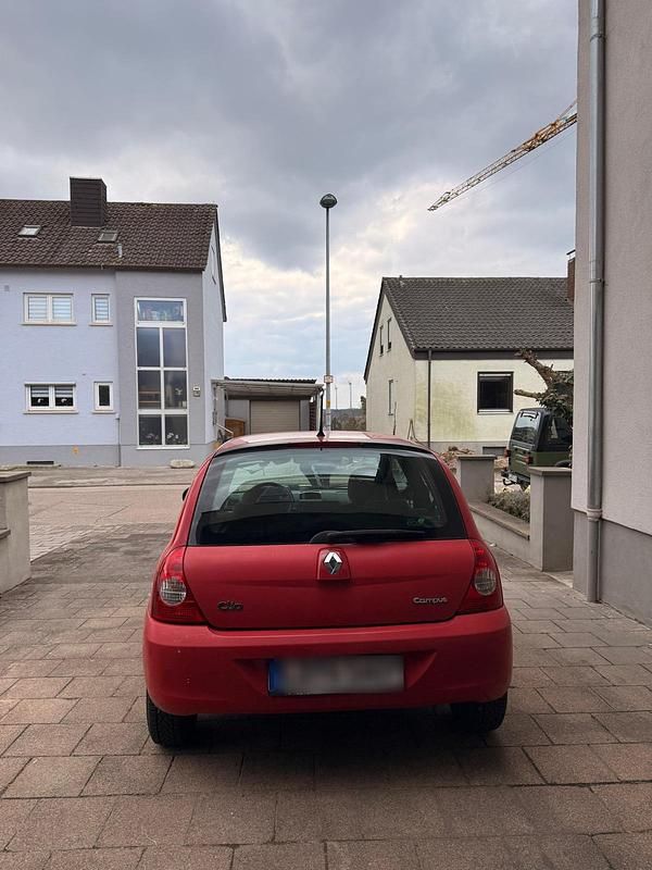 Gebraucht Renault Clio II 60 PS (44 kW) 2009 Rot Kleinwagen