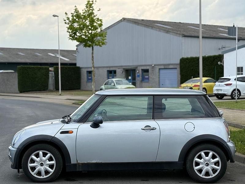Second-hand Mini ONE 90 CP (66 kW) 2002 Argintiu Hatchback