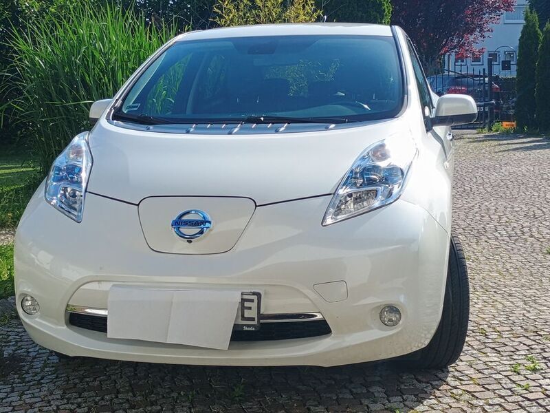 Weiß Gebraucht 2013 Nissan Leaf Tekna Kleinwagen | 5.490 € (Fairer Preis) - Bild 1/4