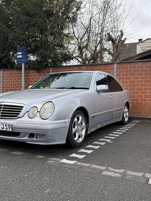 Gebraucht Mercedes E280 Avantgarde 204 PS (150 kW) 1999 Limousine