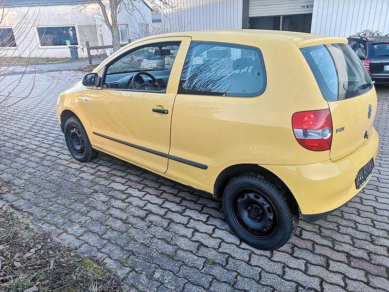 Gebraucht VW Fox 75 PS (55 kW) 2005 Gelb Kleinwagen