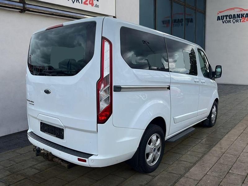 Gebraucht Ford Tourneo Titanium 170 PS (125 kW) 2017 Frostweiß Van / Kleinbus