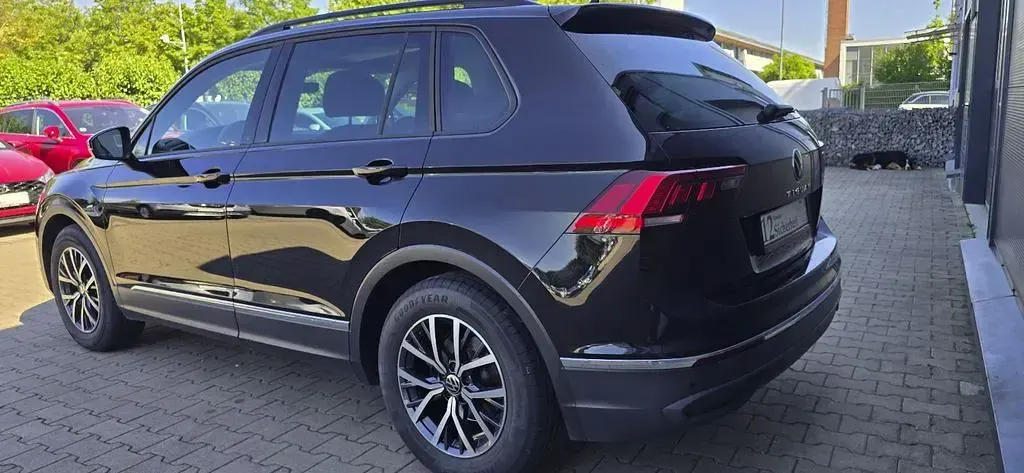 Gebraucht VW Tiguan Life 150 PS (110 kW) 2023 Schwarz SUV
