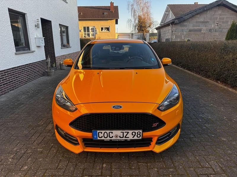 Gebraucht Ford Focus ST 250 PS (183 kW) 2015 Gelb Limousine