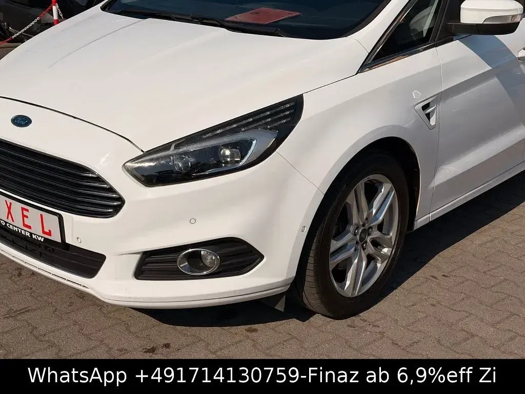 Gebraucht Ford S-MAX Titanium 179 PS (131 kW) 2016 Weiß Van / Kleinbus