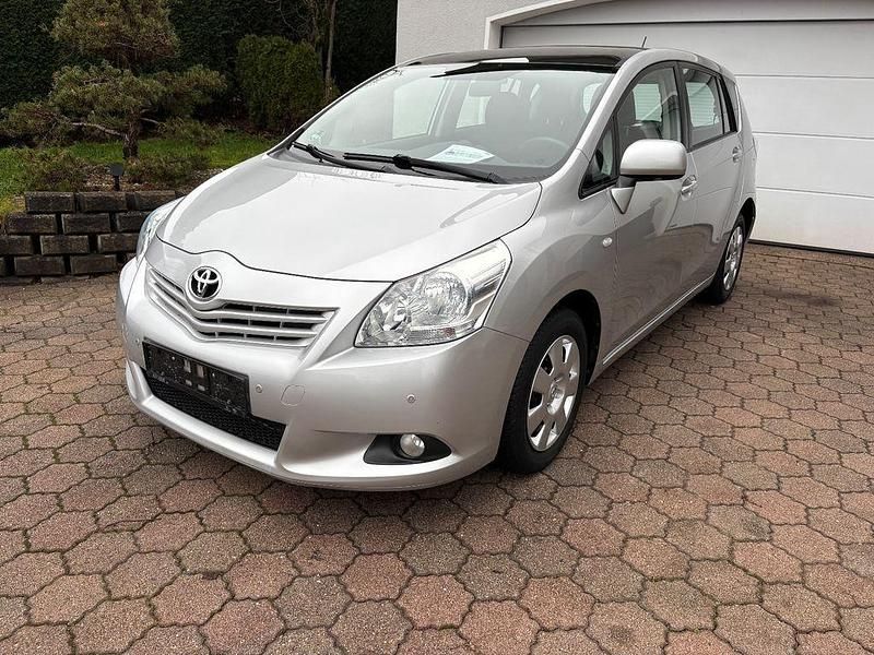 Gebraucht Toyota Verso Edition 147 PS (108 kW) 2010 Silber Van / Kleinbus