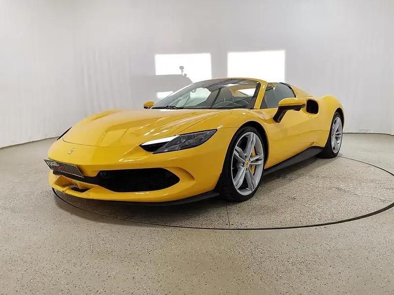 Second-hand Ferrari 296 829 CP (609 kW) 2023 Galben Cabrio