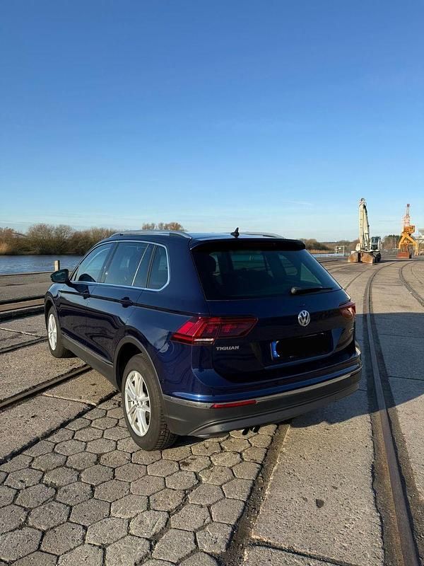 Gebraucht VW Tiguan Highline 150 PS (110 kW) 2018 Blau SUV